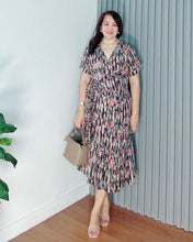 Load image into Gallery viewer, Mara Printed Overlap Dress 0032