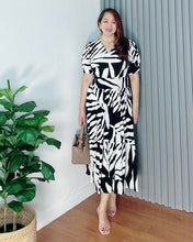 Load image into Gallery viewer, *Sigrid Maxi Printed Dress 0108