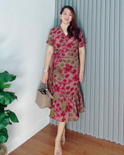 Load image into Gallery viewer, Mara Printed Overlap Dress 0008