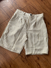 Load image into Gallery viewer, *Camia Stripe Laurel Short 0015