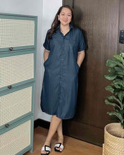 Load image into Gallery viewer, Nicole Plain Soft Denim Dress 0104