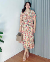 Load image into Gallery viewer, Mara Printed Overlap Dress 0029