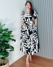 Load image into Gallery viewer, *Sigrid Maxi Printed Dress 0108