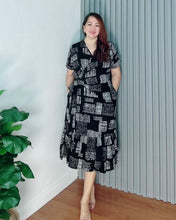 Load image into Gallery viewer, Mara Printed Overlap Dress 0023