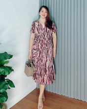 Load image into Gallery viewer, Mara Printed Overlap Dress 0022