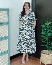 Load image into Gallery viewer, *Donna Printed Drawstring Dress 0359