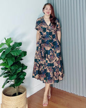 Load image into Gallery viewer, Mara Overlap Dress 0010