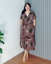 Load image into Gallery viewer, Mara Printed Overlap Dress 0031