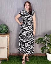 Load image into Gallery viewer, Sale! Rosie Printed Dress 0046