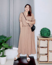 Load image into Gallery viewer, Ynah Plain Dress Coffee Brown 0099