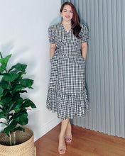 Load image into Gallery viewer, Say Overlap Dress 0002